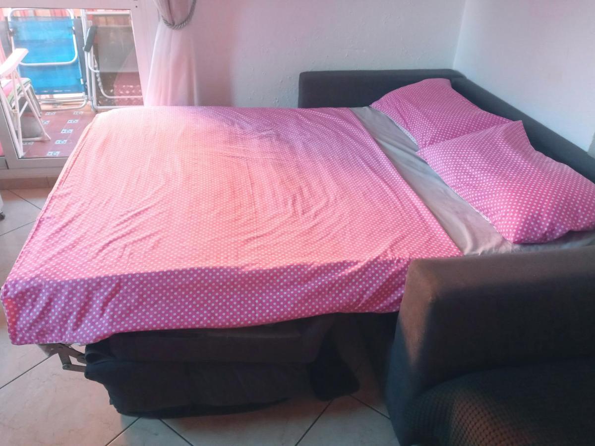 Minerva 1-Bedroom Close To The Beach Park Etc เบนัลมาเดนา ภายนอก รูปภาพ